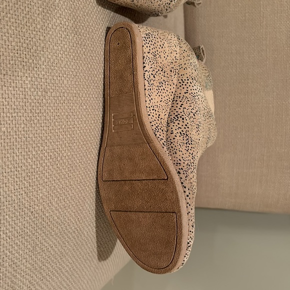Toms Wedge booties, size 7.5 - Picture 7 of 8